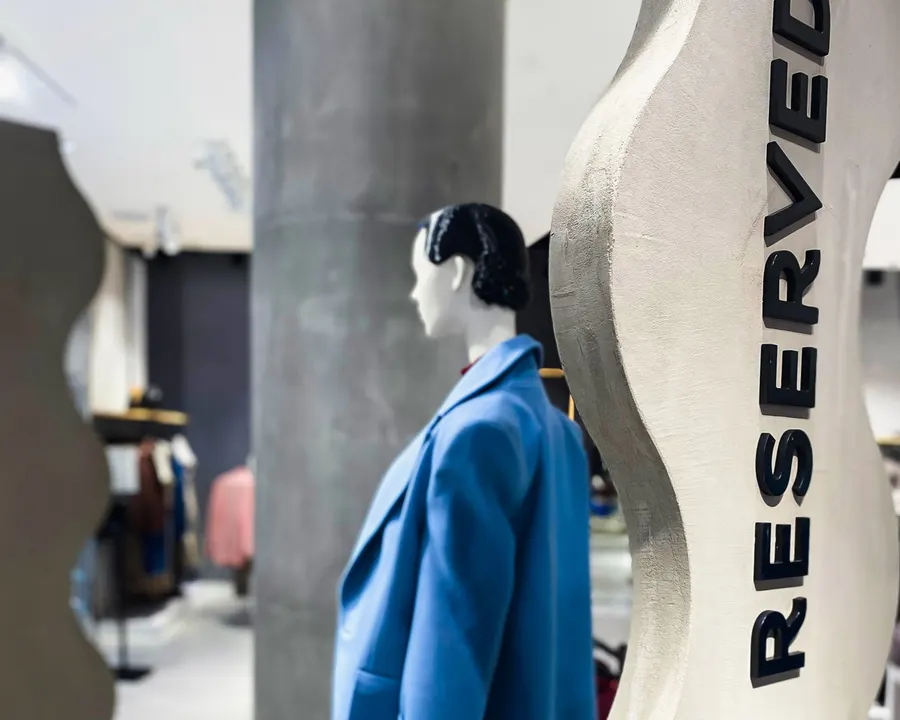 RE x BRODKA, Warszawa — realizacja STOLMAR
