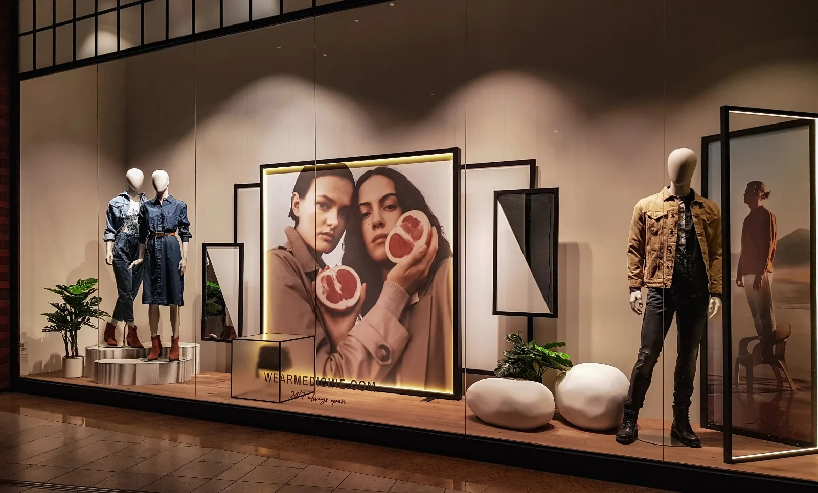 POS Campaigns & Visual Merchandising — STOLMAR